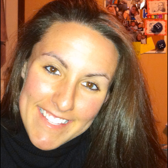Poshmark profile picture for @kneary