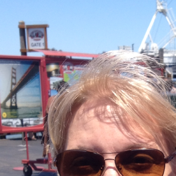 Poshmark profile picture for @discerning