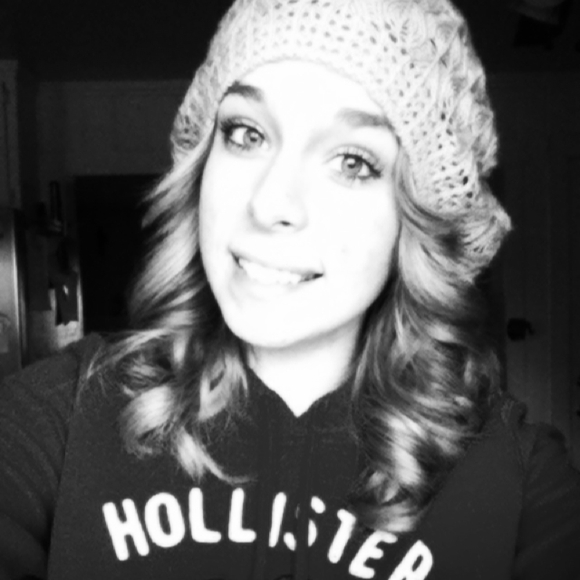 Poshmark profile picture for @sherwood