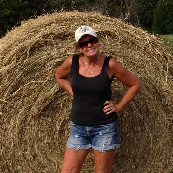 Poshmark profile picture for @fertility