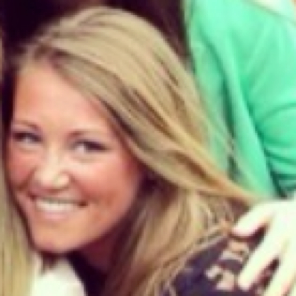 Poshmark profile picture for @filly