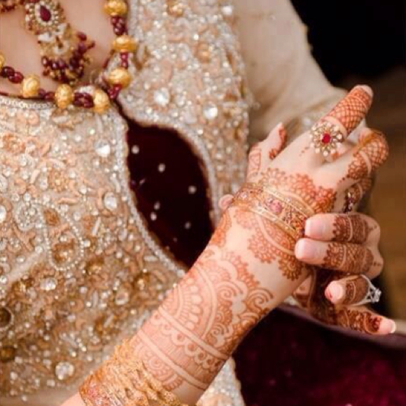 Poshmark profile picture for @momina
