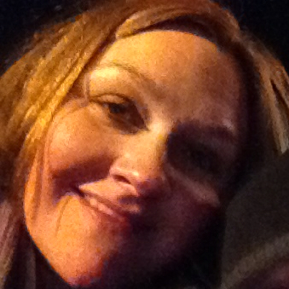 Poshmark profile picture for @paperback