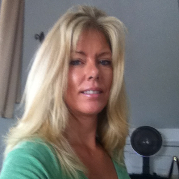 Poshmark profile picture for @treaty