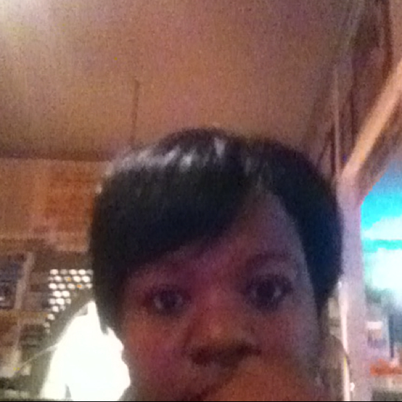 Poshmark profile picture for @sanford
