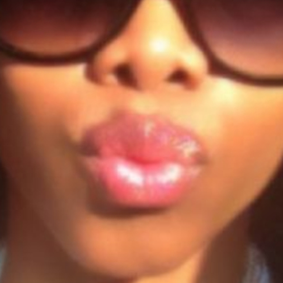 Poshmark profile picture for @lolababy
