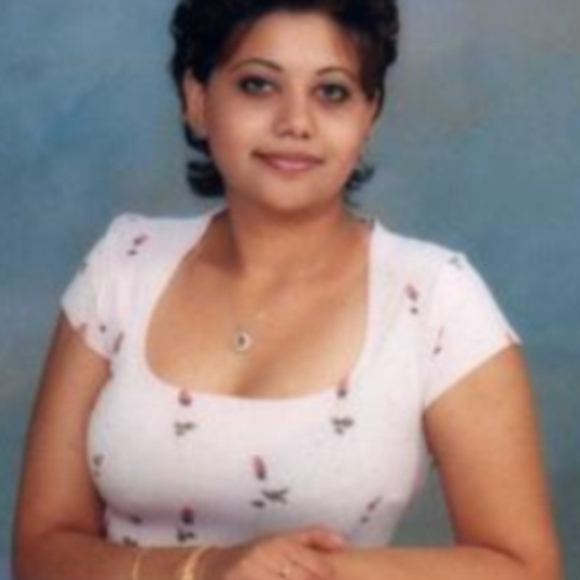Poshmark profile picture for @rosekhan