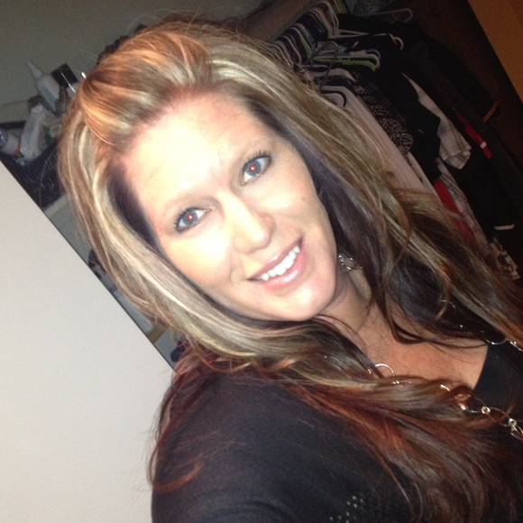 Poshmark profile picture for @cherished