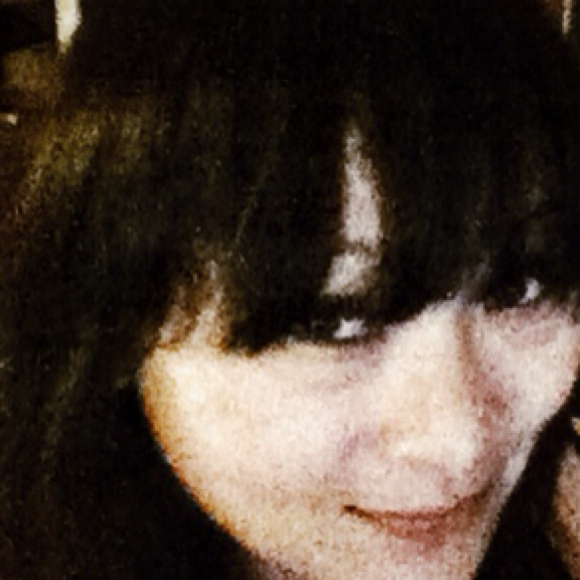 Poshmark profile picture for @pinot