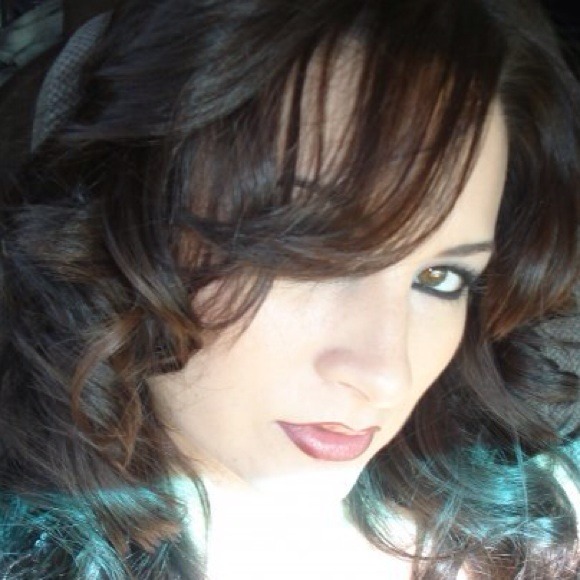Poshmark profile picture for @nauru