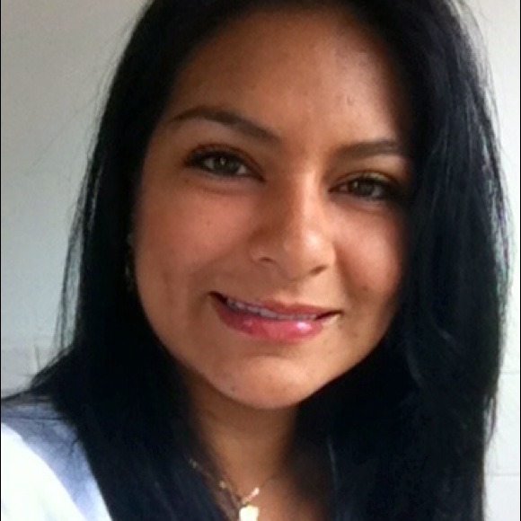 Poshmark profile picture for @tili22