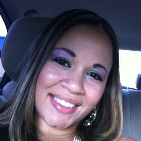 Poshmark profile picture for @think1