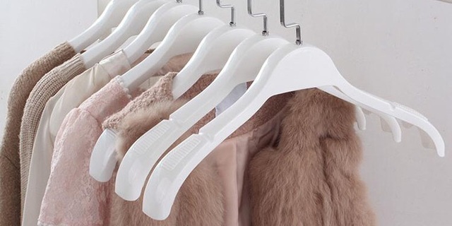 Poshmark banner for @wallis