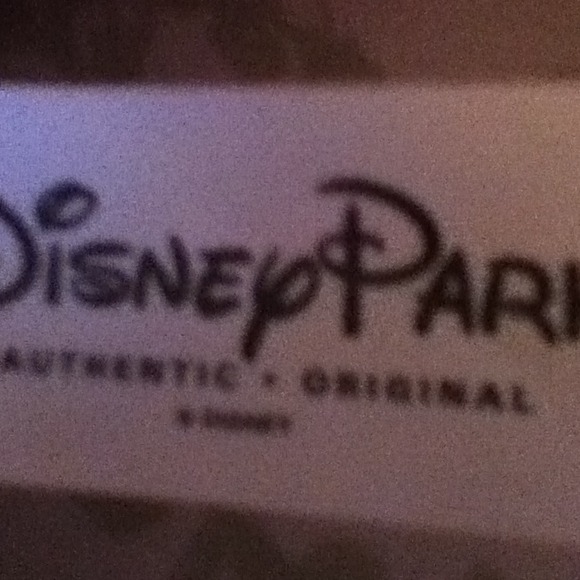 Poshmark profile picture for @disneyland