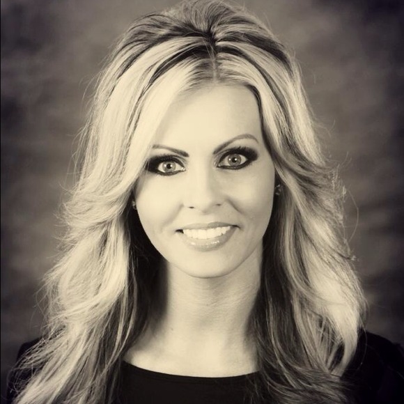 Poshmark profile picture for @middleton