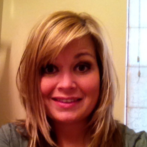 Poshmark profile picture for @arouse