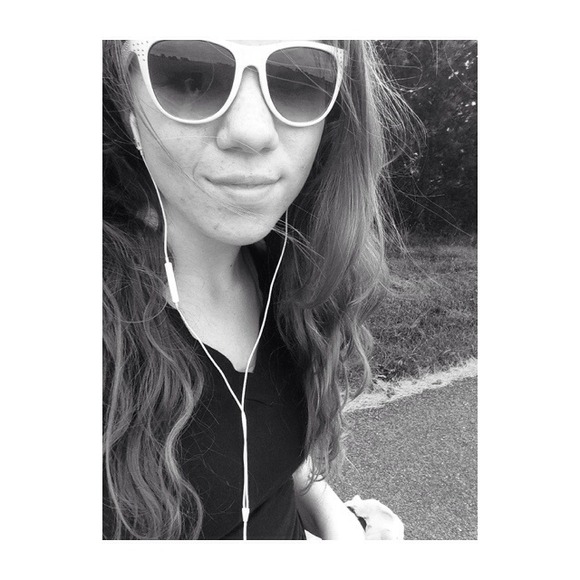 Poshmark profile picture for @attempted