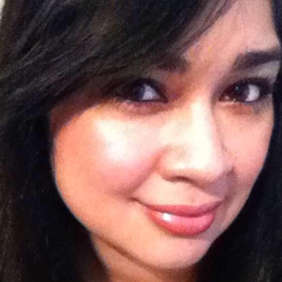Poshmark profile picture for @zol