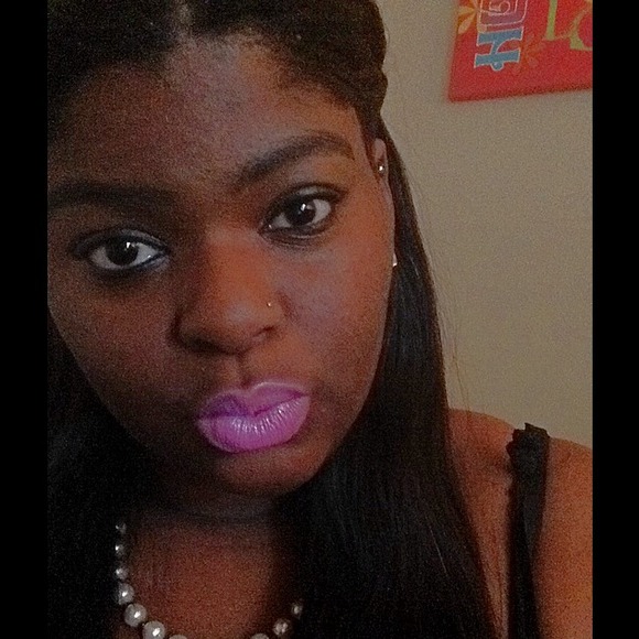 Poshmark profile picture for @indies