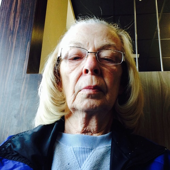 Poshmark profile picture for @okla