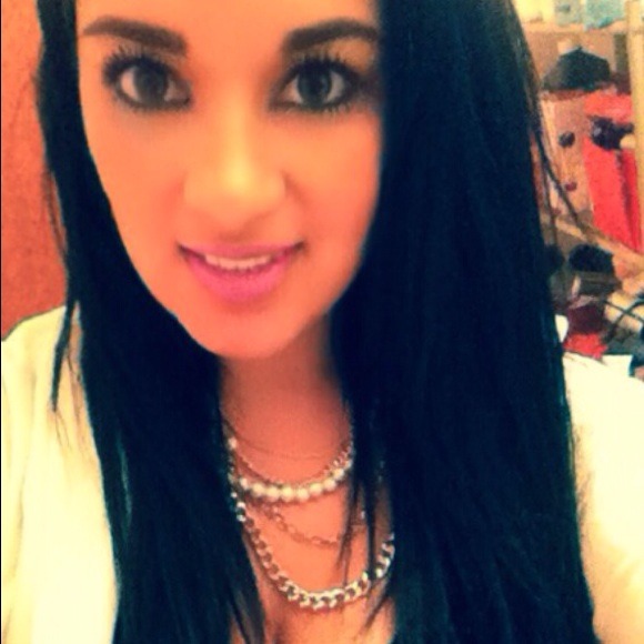 Poshmark profile picture for @gioo