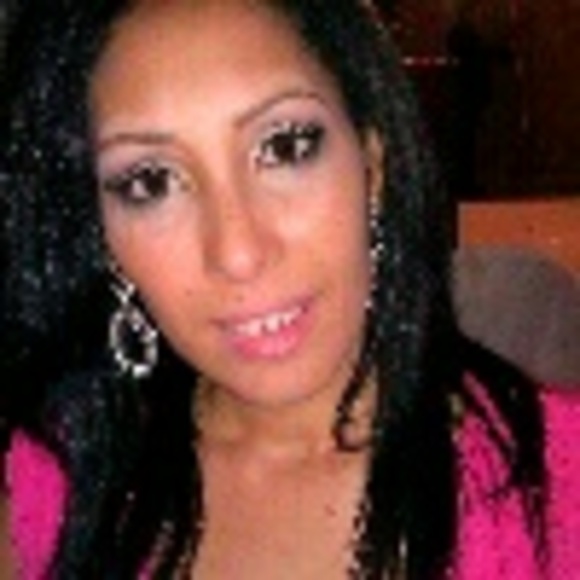 Poshmark profile picture for @angola