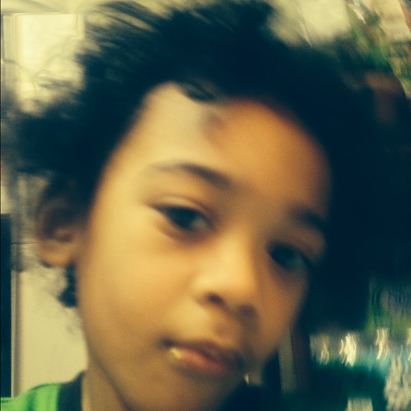Poshmark profile picture for @romulo
