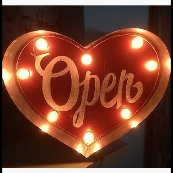 Poshmark profile picture for @philanthropy