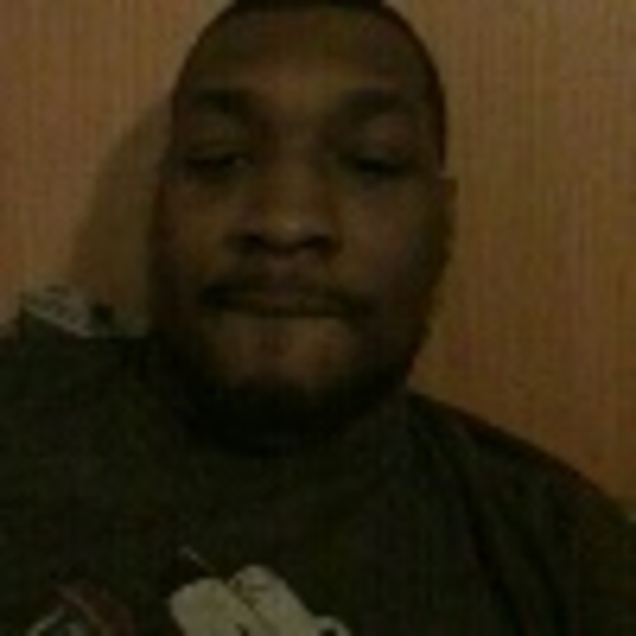 Poshmark profile picture for @trav21