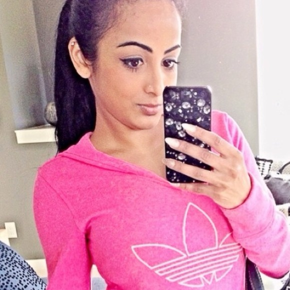 Poshmark profile picture for @vraj