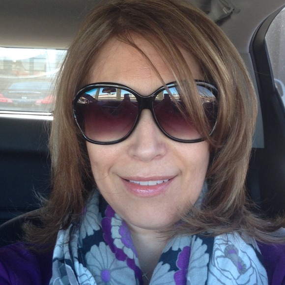 Poshmark profile picture for @slyder