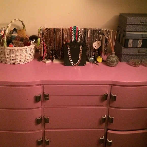 debbys_dresser