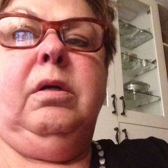 Poshmark profile picture for @bernstein