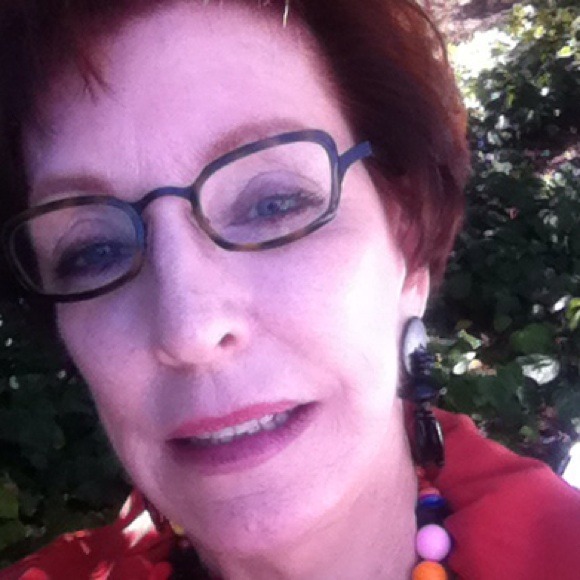 Poshmark profile picture for @decorator