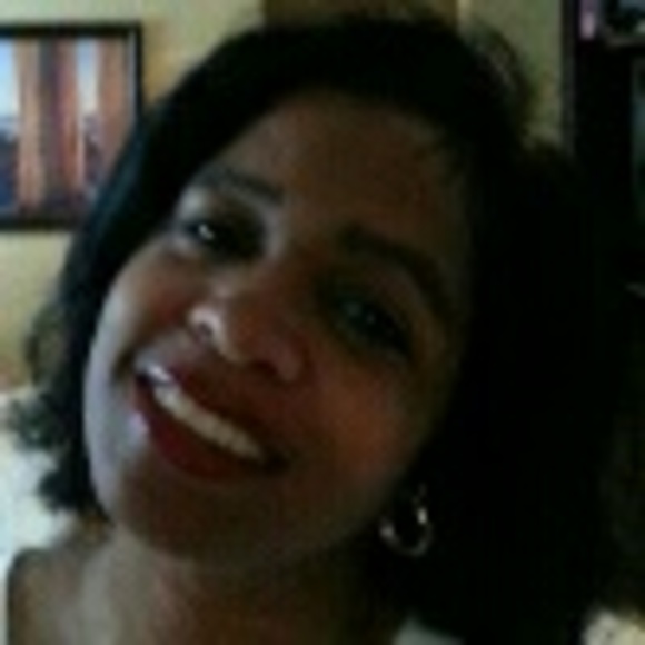 Poshmark profile picture for @rangela66