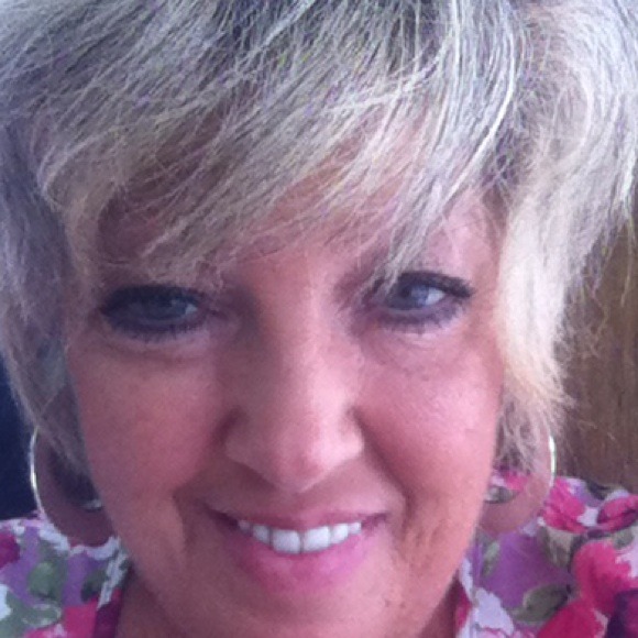 Poshmark profile picture for @cutters