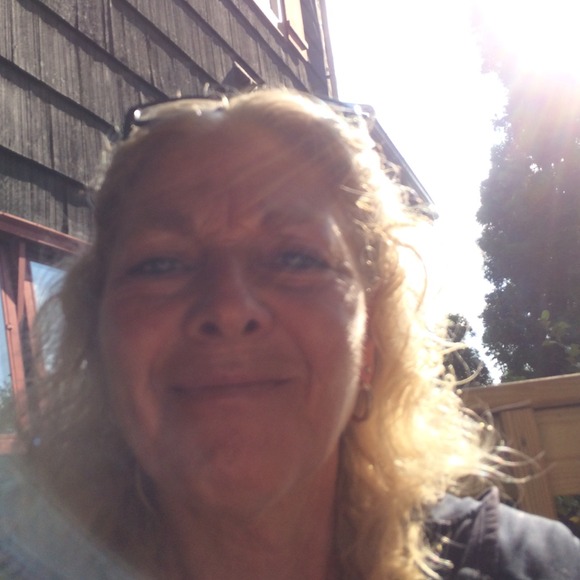 Poshmark profile picture for @trolley
