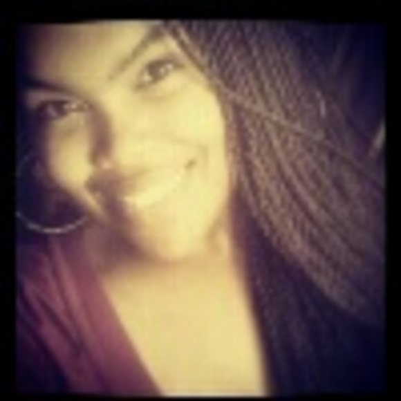 Poshmark profile picture for @teahouse
