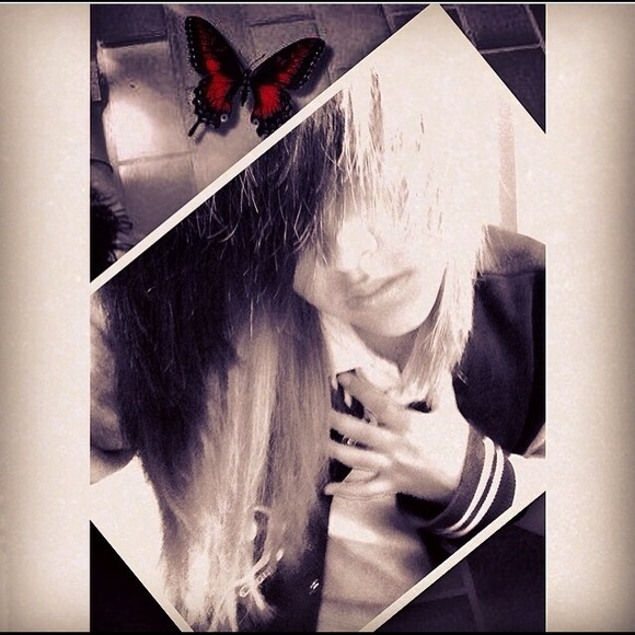 Poshmark profile picture for @toxiclove