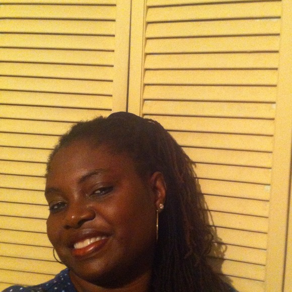 Poshmark profile picture for @estate