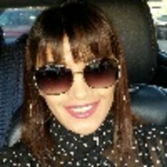 Poshmark profile picture for @giza