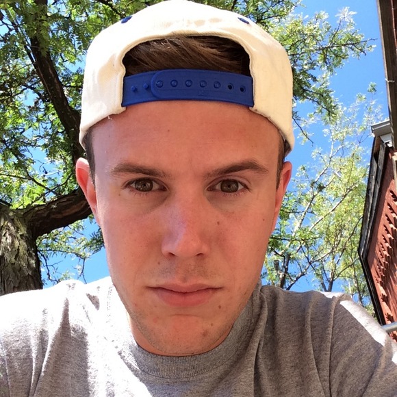 Poshmark profile picture for @mains