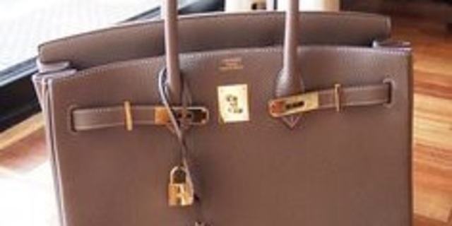 Poshmark banner for @flats