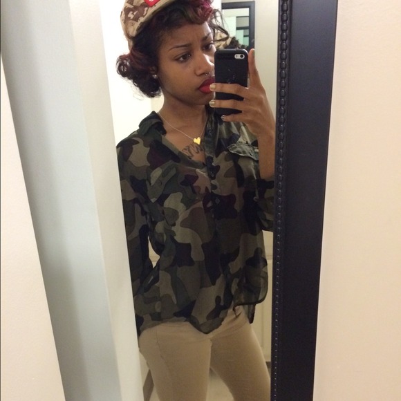 Poshmark profile picture for @revolutionary