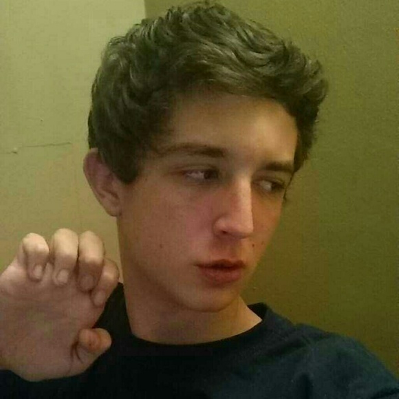 Poshmark profile picture for @hannes