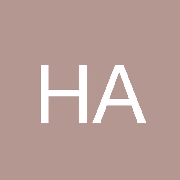 Poshmark profile picture for @loin