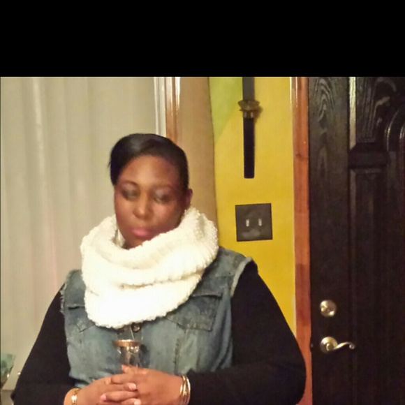 Poshmark profile picture for @nyanda