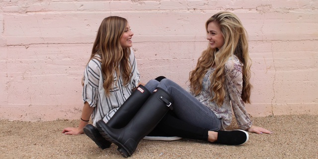 Poshmark banner for @moryyyy