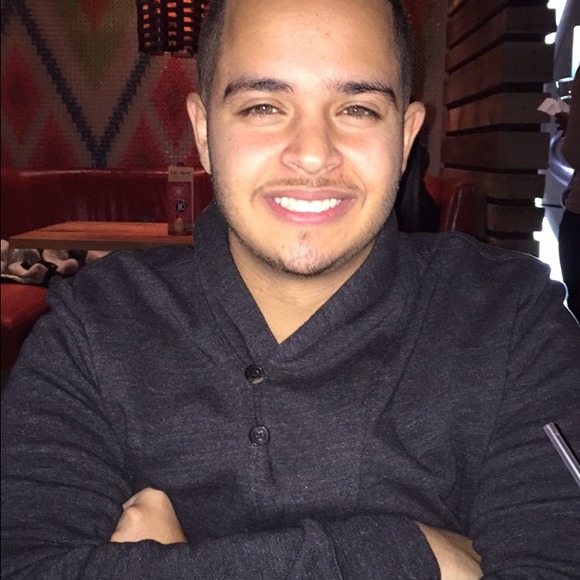 Poshmark profile picture for @mhabashi