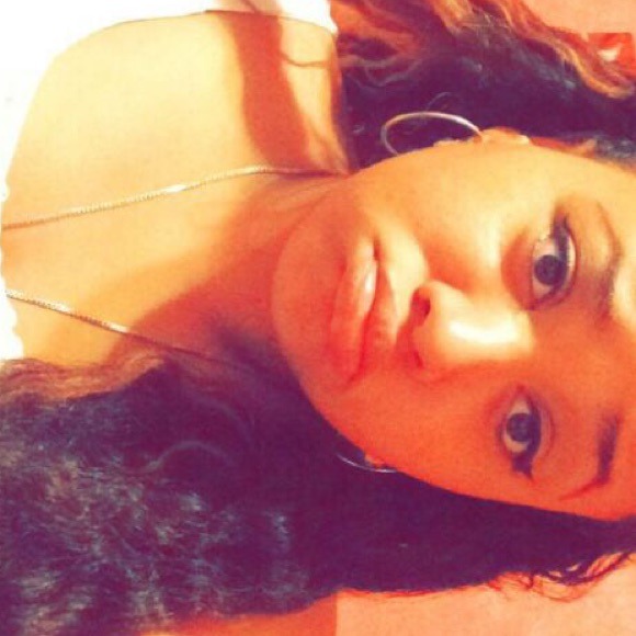 Poshmark profile picture for @ambivalence